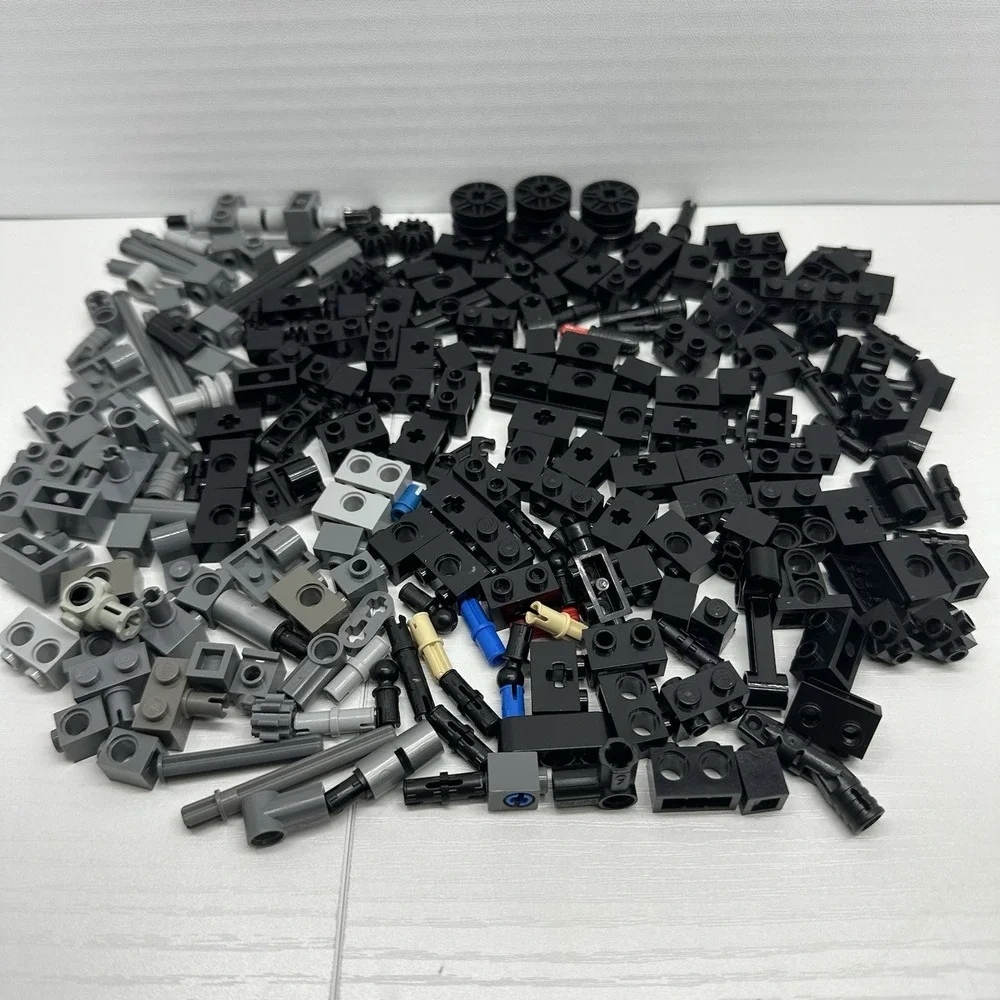 Lego Parts &‎ Bricks Bulk Lot Of 210 Pieces - Assorted Parts & Colors